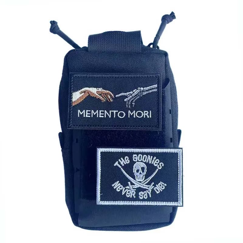 "Never Say Die","Memento Mori" patchs tissu Applique crâne broderie moral Badge, emblème tactique militaire autocollant de sac à dos