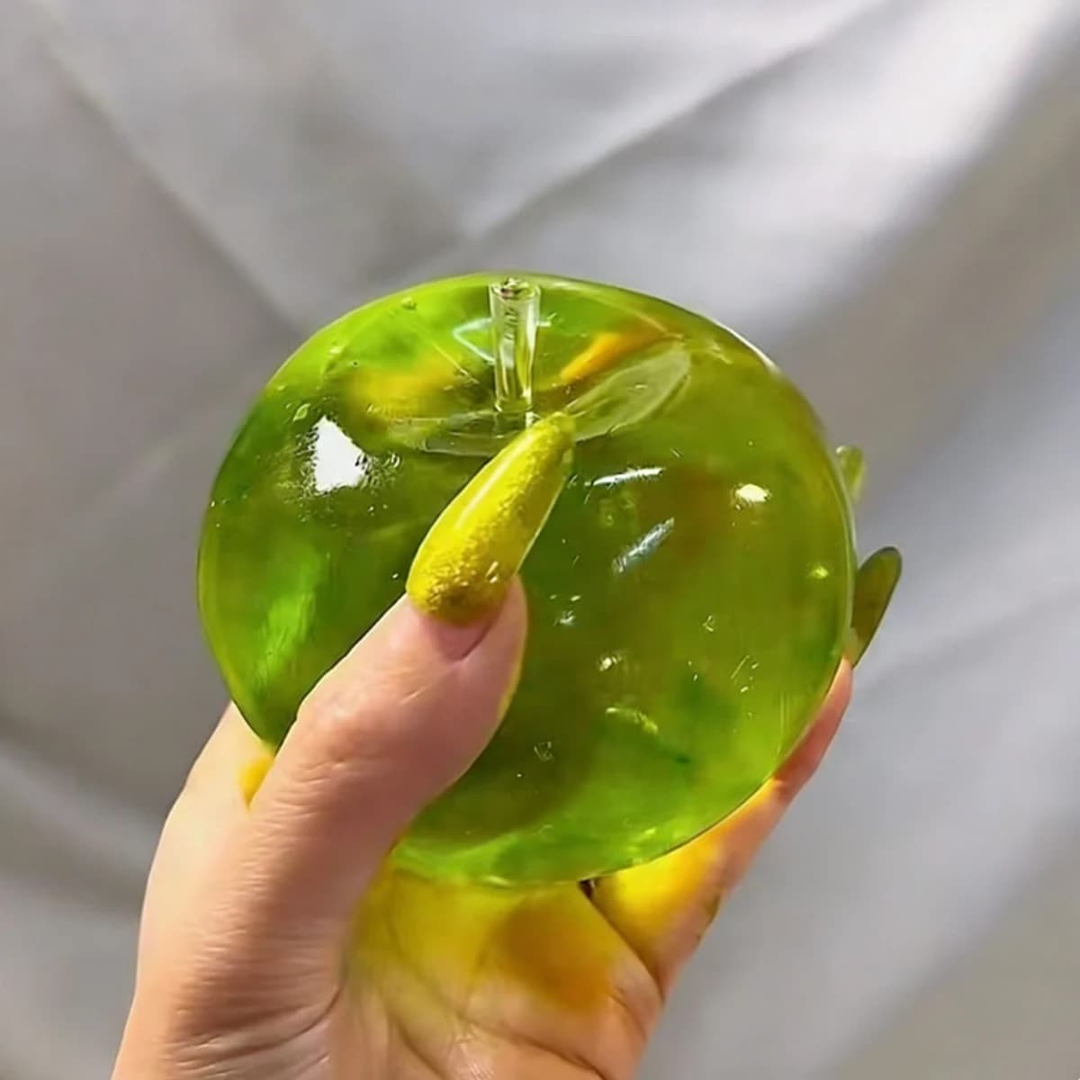 Faux fruits simulés, fausses pommes