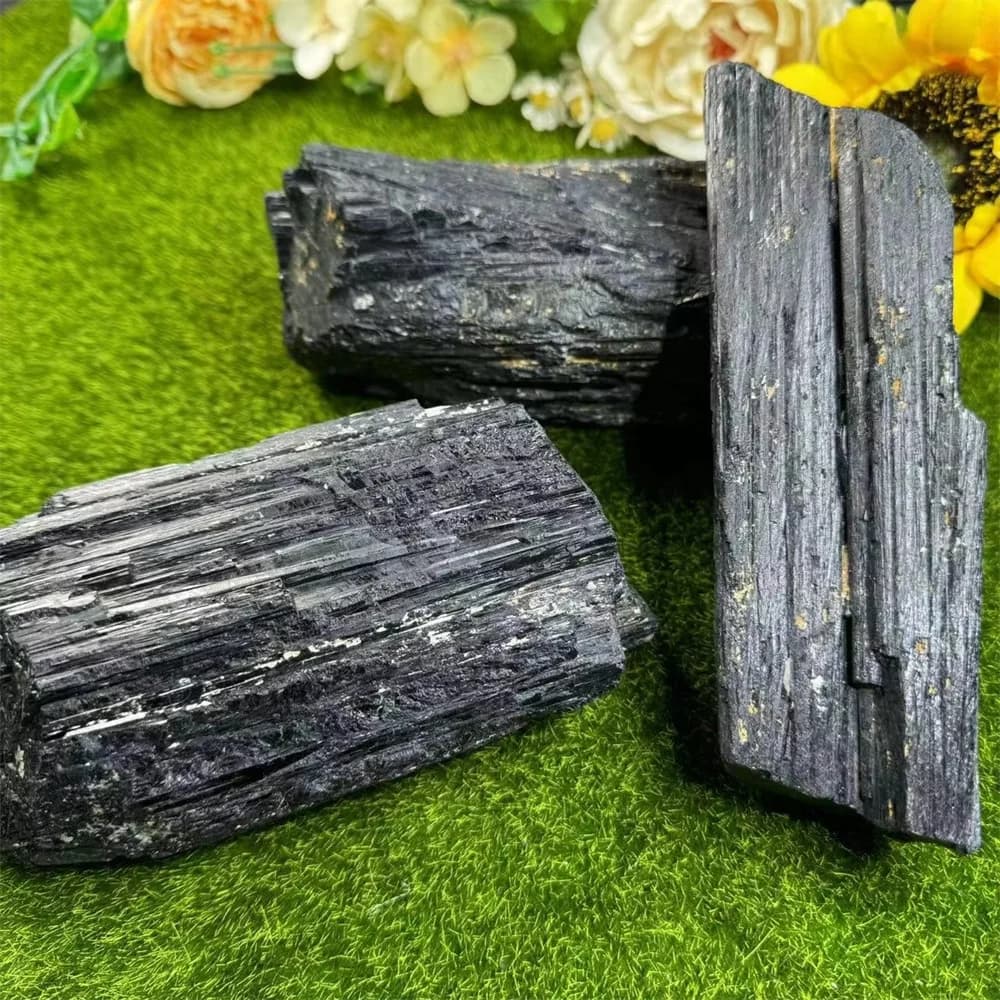 Pierre de minerai brut de gravier de tourmaline noire naturelle