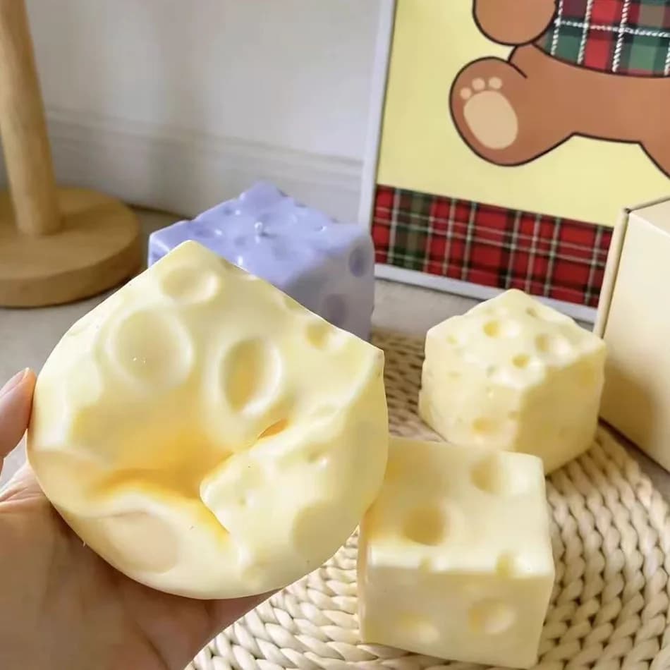 Balle anti-stress en forme de cube de fromage