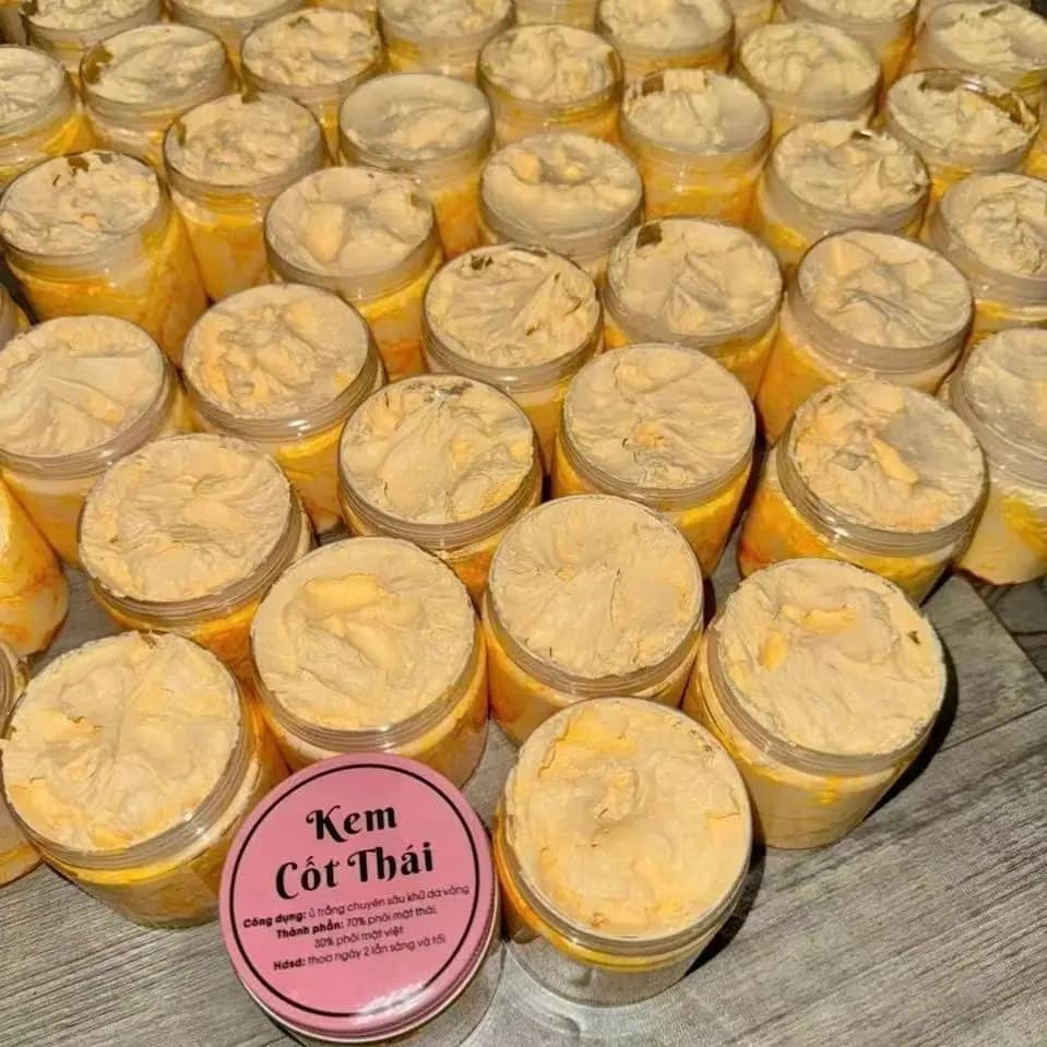 Lotion nourrissante hydratante pour peau sèche, hydratation longue durée, peau lisse et soyeuse, Kem Cot Thai Vang Cao Cap 200g
