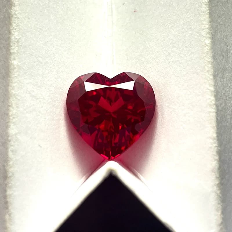 Pierres synthétiques rubis taille cœur de pigeon couleur rouge sang avec certificat pour la création de bijoux DIY et la personnalisation