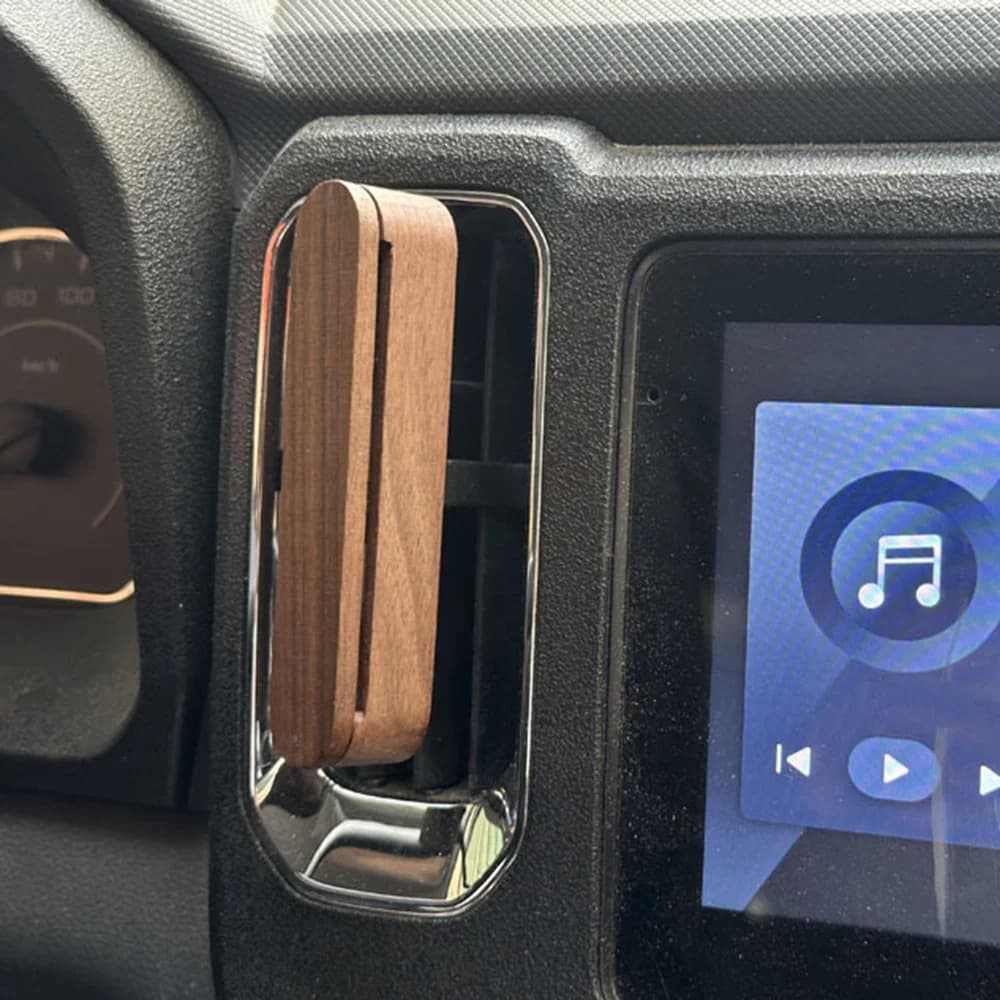 Diffuseur de parfum pour voiture en bois