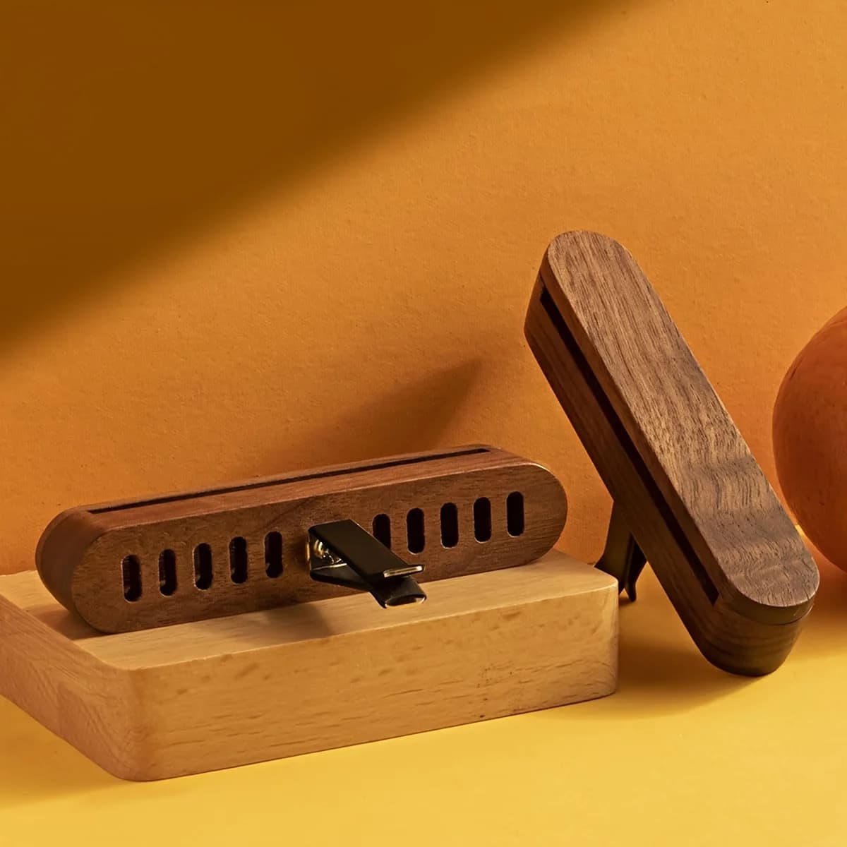 Diffuseur de parfum pour voiture en bois