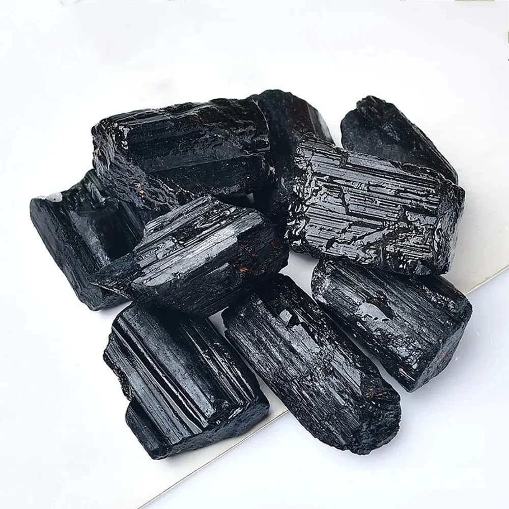 Pierre de minerai brut de gravier de tourmaline noire naturelle