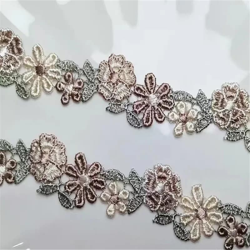 15 Yards de dentelle Venise brillante de 2,7 cm de large, motifs floraux marron, bleu, rose, pour accessoires vestimentaires variés, tels que vêtements, soutiens-gorge et sous-vêtements.