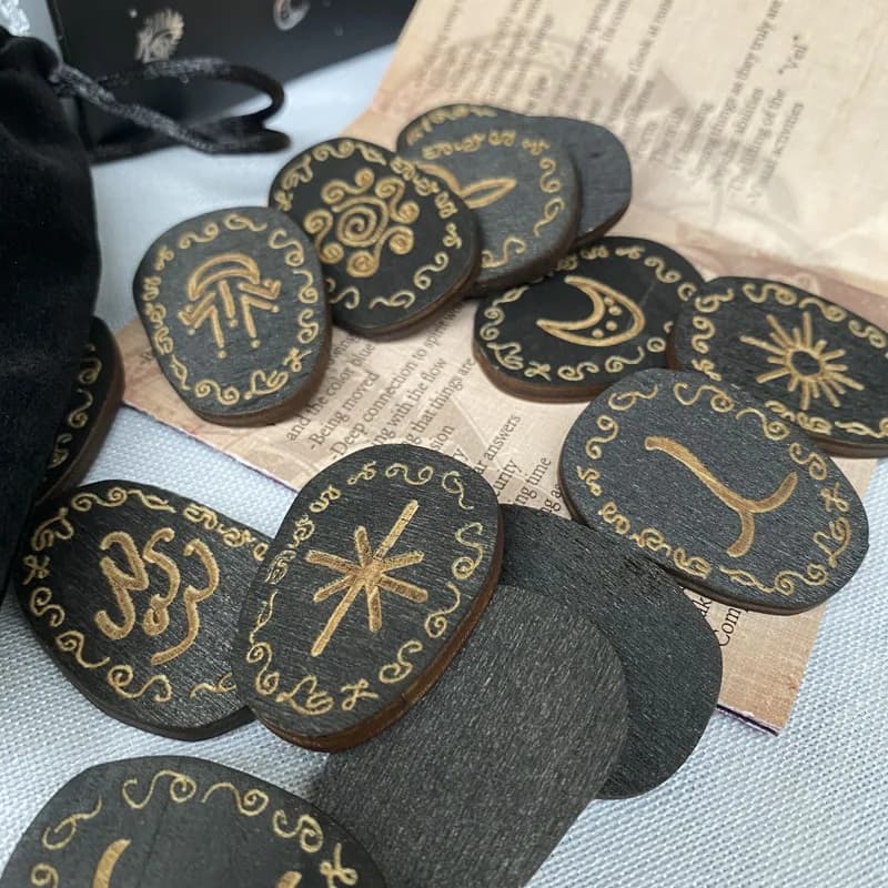 Ensemble de runes de sorcière mystique, 13 pièces, pierres de rune en bois avec symboles, outils de Divination, lettres Viking nordiques, Kit de méditation de guérison