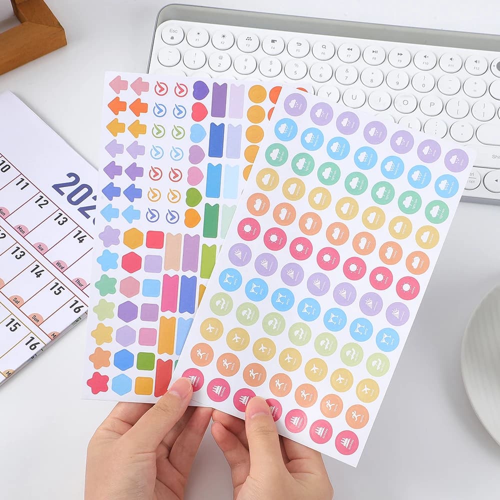Calendrier mural en papier coloré 2026 avec autocollants