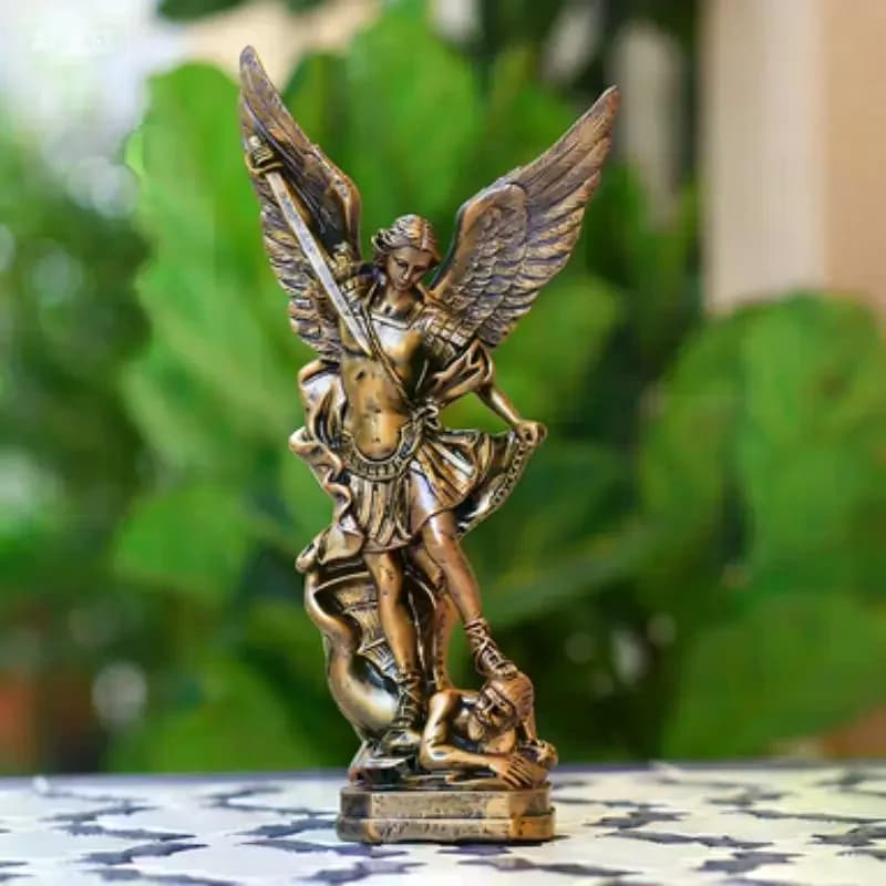 Statue de San Miguel Arcangel, figurine rétro en résine bronzée du Saint-Archange Michel, décoration de bénédiction pour la maison, ornements de bureau