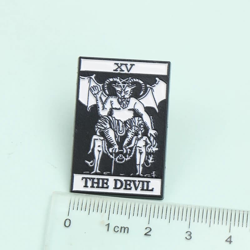 Carte de Tarot de dessin animé le diable en métal émail