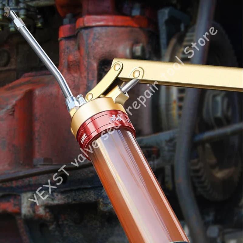 L'huileur portable pour pistolet à huile haute pression 600CC est durable et adapté à l'ajouter de toutes sortes d'huile lubrifiante pour véhicules et bateaux