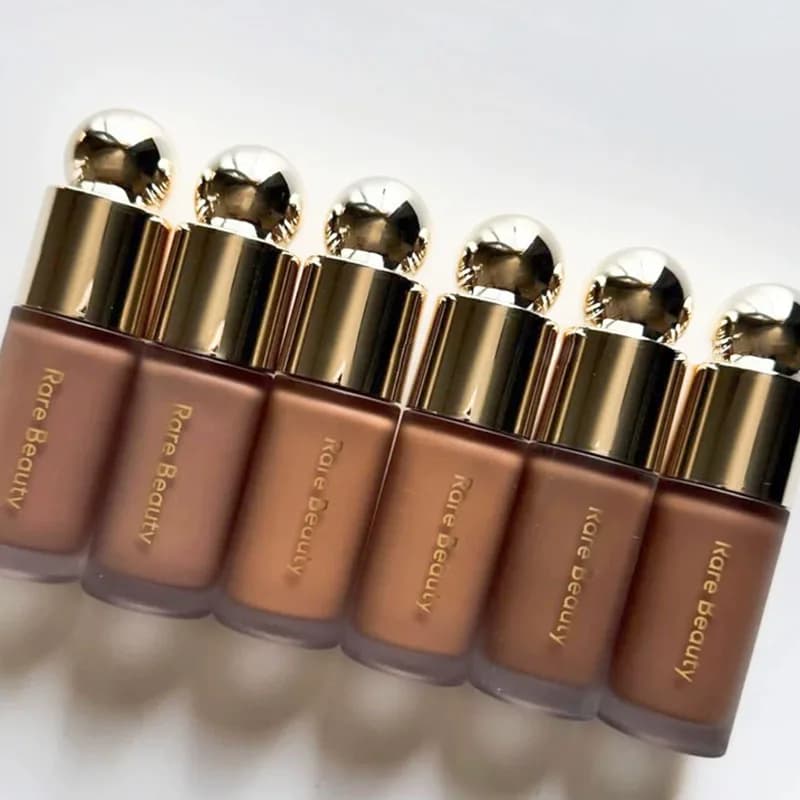 Rare Beauty – Fard à joues liquide portable, soyeux, longue tenue, effet repulpant, fini mat, application sans démarcation
