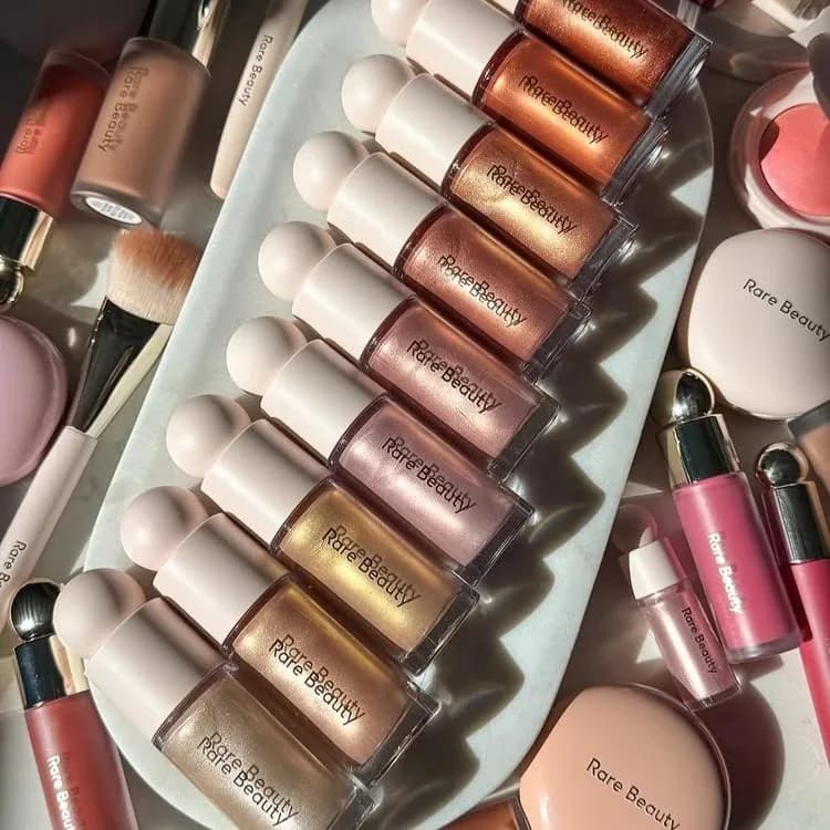 Rare Beauty Gloss à lèvres, blush et illuminateur, éclaircissant et rehausseur de couleur, Happy Hope Joy Love Lucky, maquillage, emballage exquis