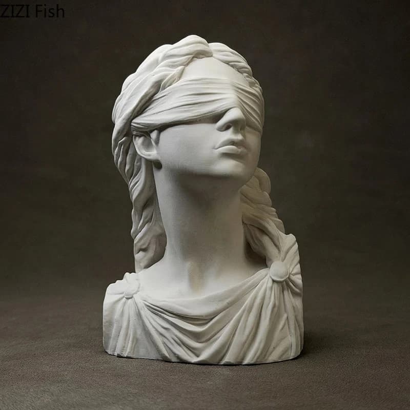 Statue en plâtre de la déesse de la justice Themis