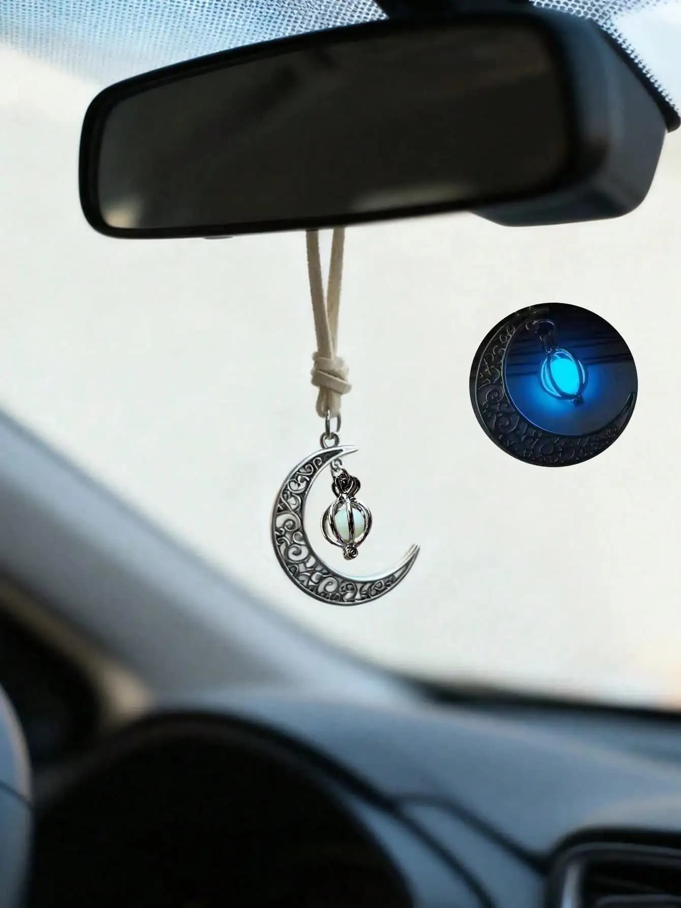 Ornement suspendu de voiture pendentif lune lumineuse – Design croissant creux, incrusté de pierre lumineuse, décor de rétroviseur élégant