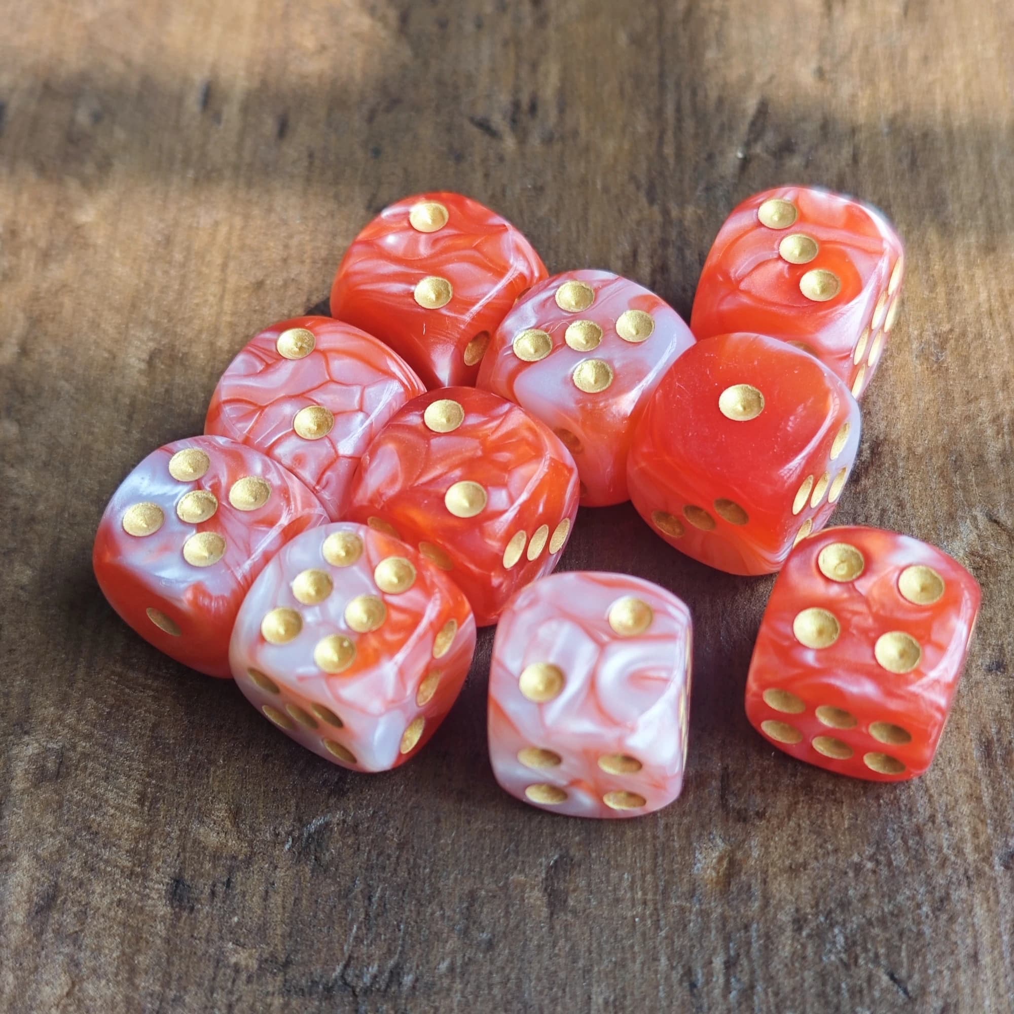 Jeu de dés D6 à Points rouges et blancs de 16MM