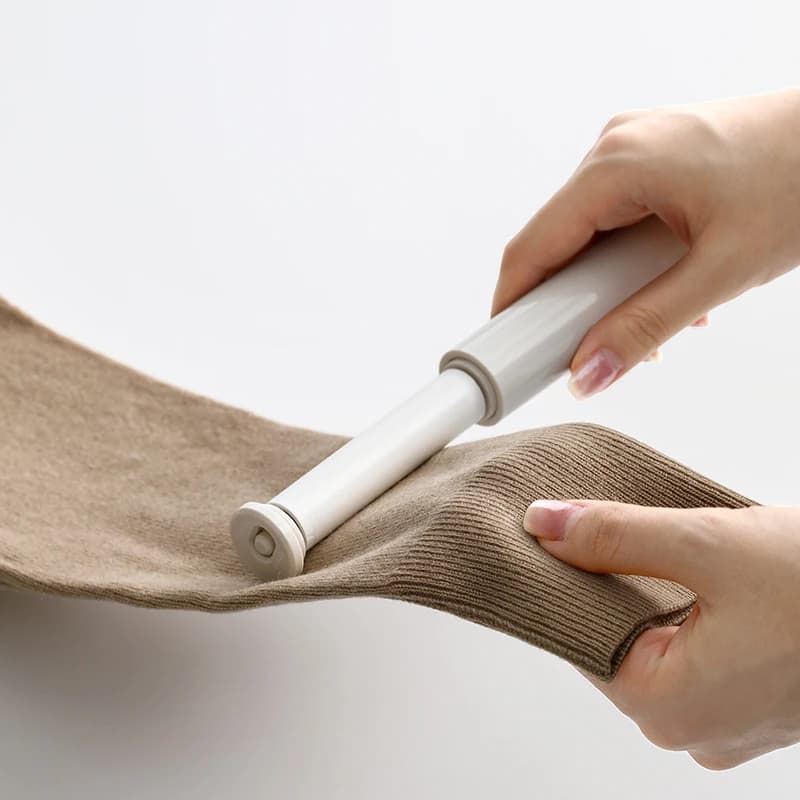 Mini rouleau à peluches Portable pour vêtements, épilation des poils d'animaux, pulls en laine sans statique, brosse de toilettage pour voiturettes