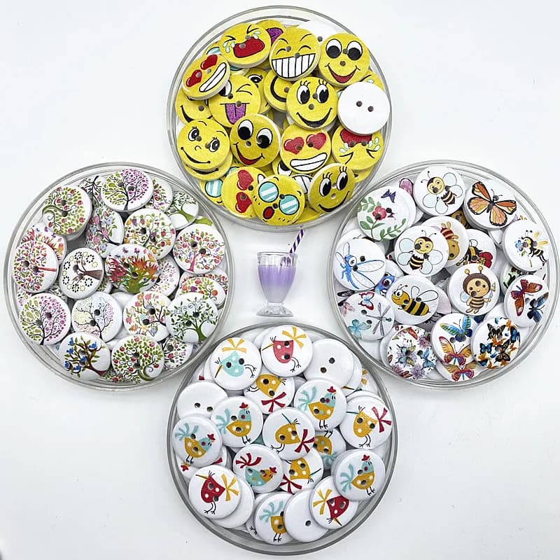 Nouveau 20mm une variété de boutons circulaires en bois dessin animé boutons visage souriant pour décoration de mariage accessoires de couture