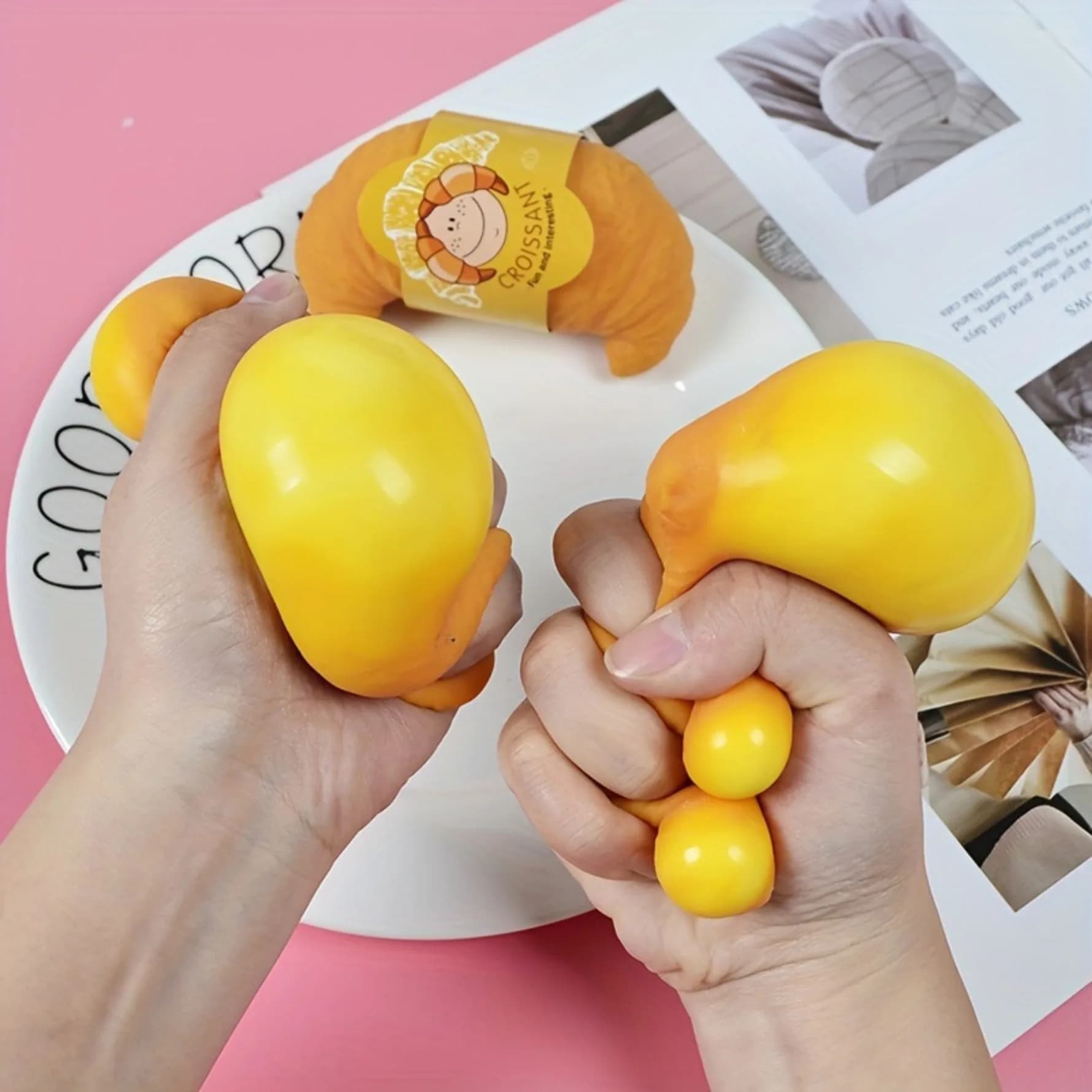 Jouet Squishy Croissant Réaliste à Remontée Lente, Anti-Stress en Forme de Pain Moelleux pour Bureau