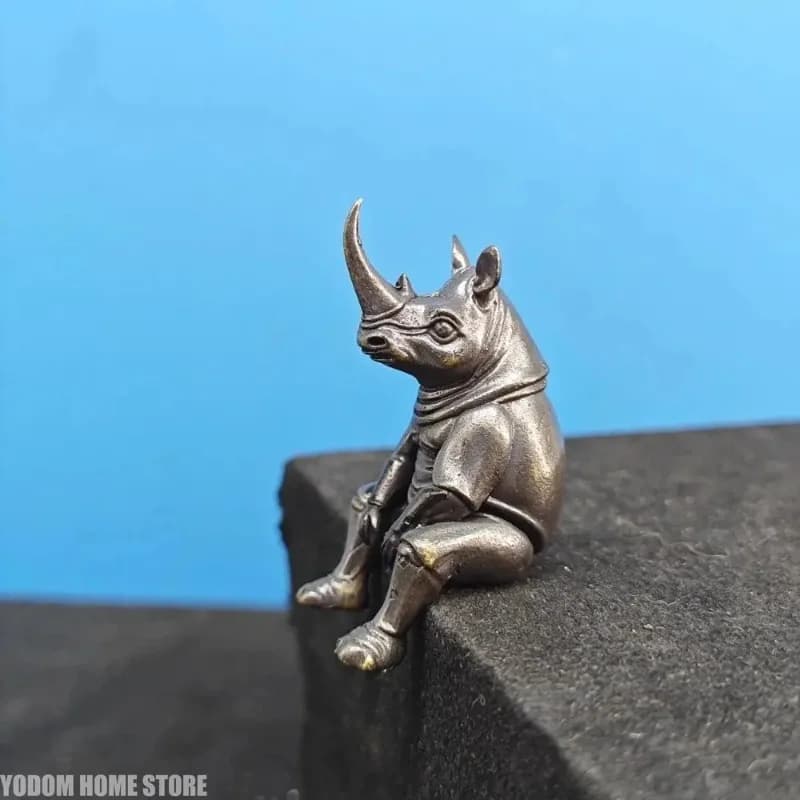 Figurine de rhinocéros assis en laiton antique, modèle rétro en métal réaliste, miniature d'animal, décoration de bureau, jouet de collection, ornement