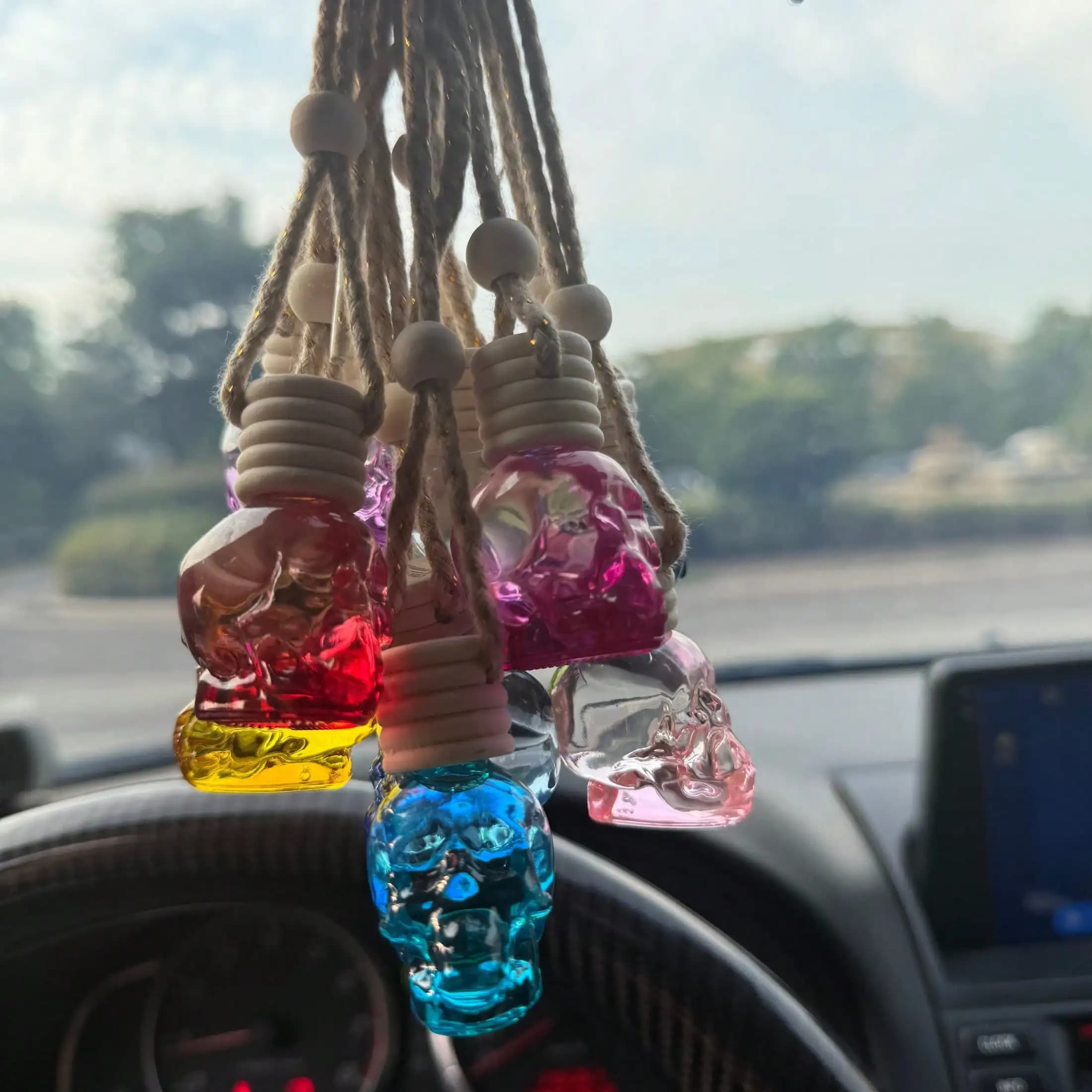 Diffuseur de parfum pour voiture en forme de crâne, huile parfumée pour voiture, dure plus de 60 jours, parfum masculin, concentration à 30 %, désodorisant pour l'intérieur de la voiture