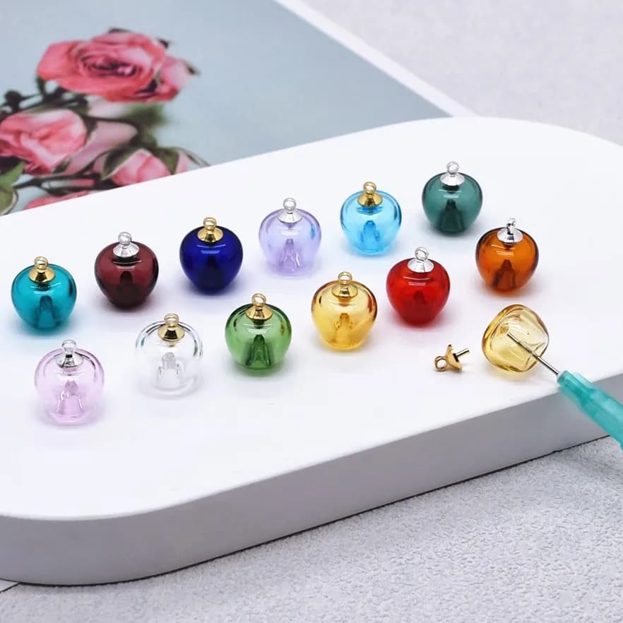 Bouteille en verre de pomme de couleur, pendentif diffuseur de parfum, huile essentielle rechargeable, aromathérapie avec bouchon de perles pour la fabrication de bijoux, 1 pièce