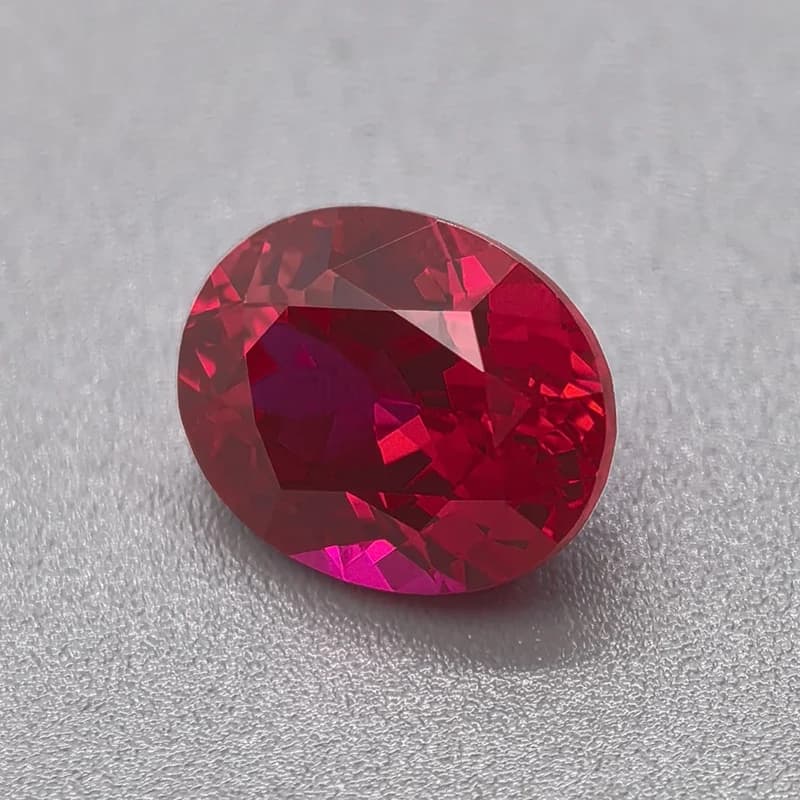Pierre précieuse en rubis de qualité AAAA+ ovale facettée 13×18mm 16,0ct VVS pour la fabrication de bijoux, la collection ou la sertissage