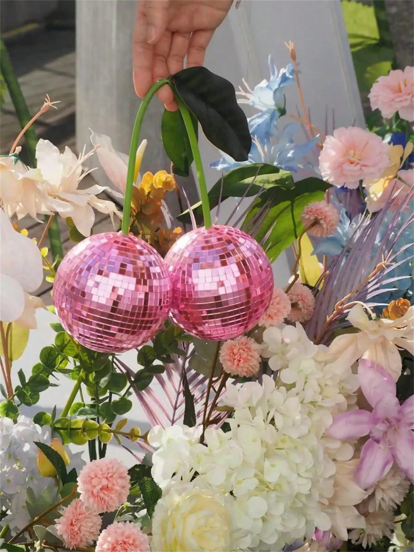Les cerises disco sont utilisées pour la décoration murale
