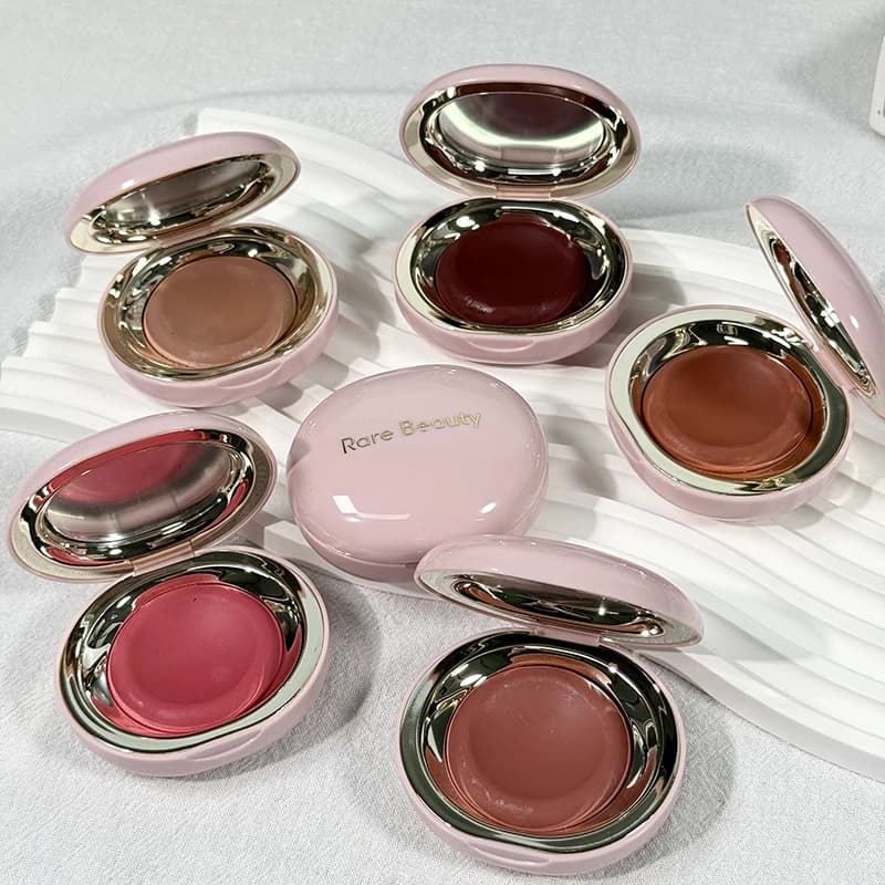 Rare Beauty – Fard à joues liquide portable, soyeux, longue tenue, effet repulpant, fini mat, application sans démarcation