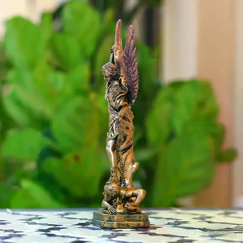 Statue de San Miguel Arcangel, figurine rétro en résine bronzée du Saint-Archange Michel, décoration de bénédiction pour la maison, ornements de bureau