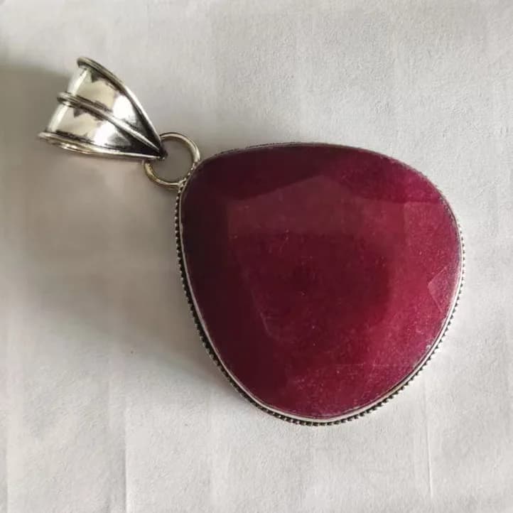 Véritable pendentif cheval sauvage