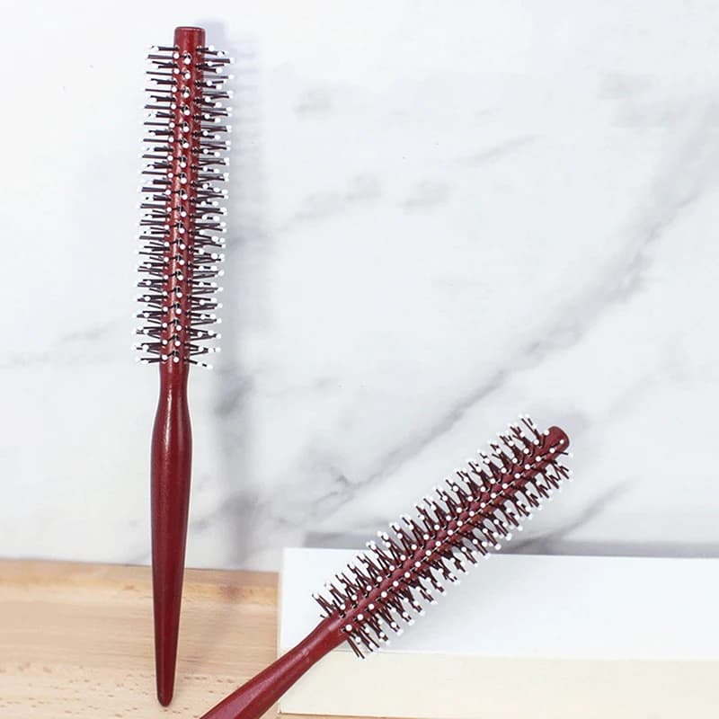 Brosse à cheveux ronde avec manche en bois