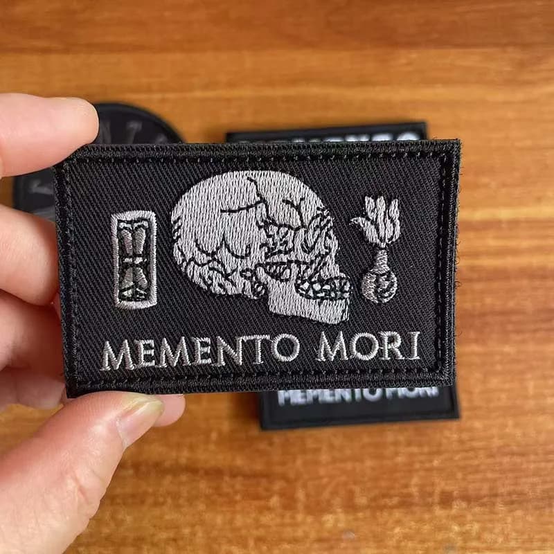 "Never Say Die","Memento Mori" patchs tissu Applique crâne broderie moral Badge, emblème tactique militaire autocollant de sac à dos