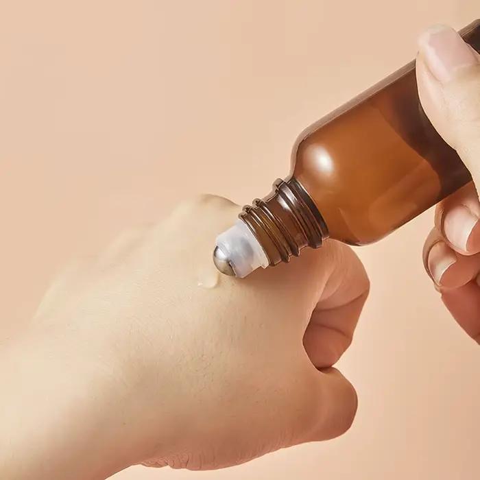 Flacon roll-on en verre ambré 10 ml avec bille en acier inoxydable