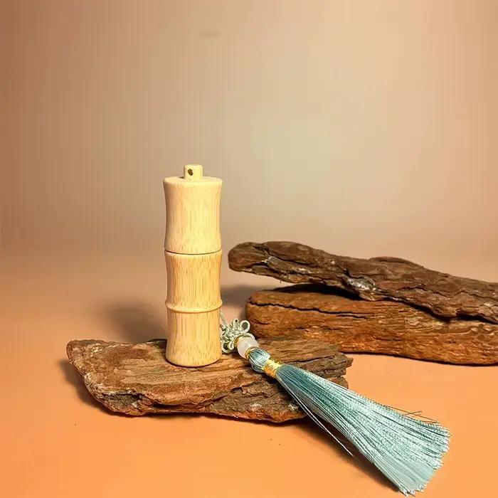 Bouteille à rouler en bambou écologique avec glands
