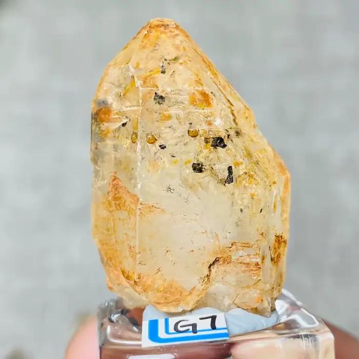 Rareté : Spécimen minéral de cristal de pétrole 100 % naturel, quartz galline à effet fluorescent, provenant du Pakistan