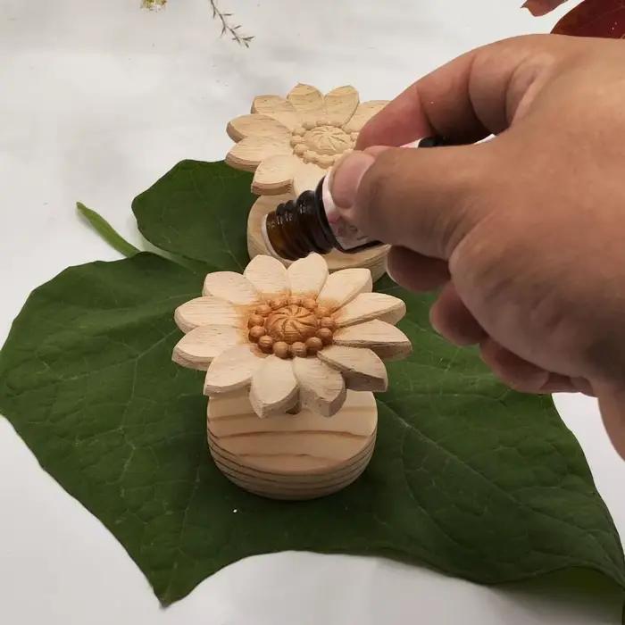 Diffuseur d'huiles essentielles marguerite en bois