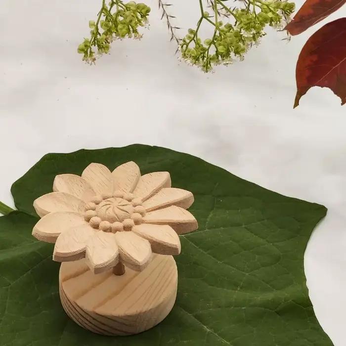 Diffuseur d'huiles essentielles marguerite en bois