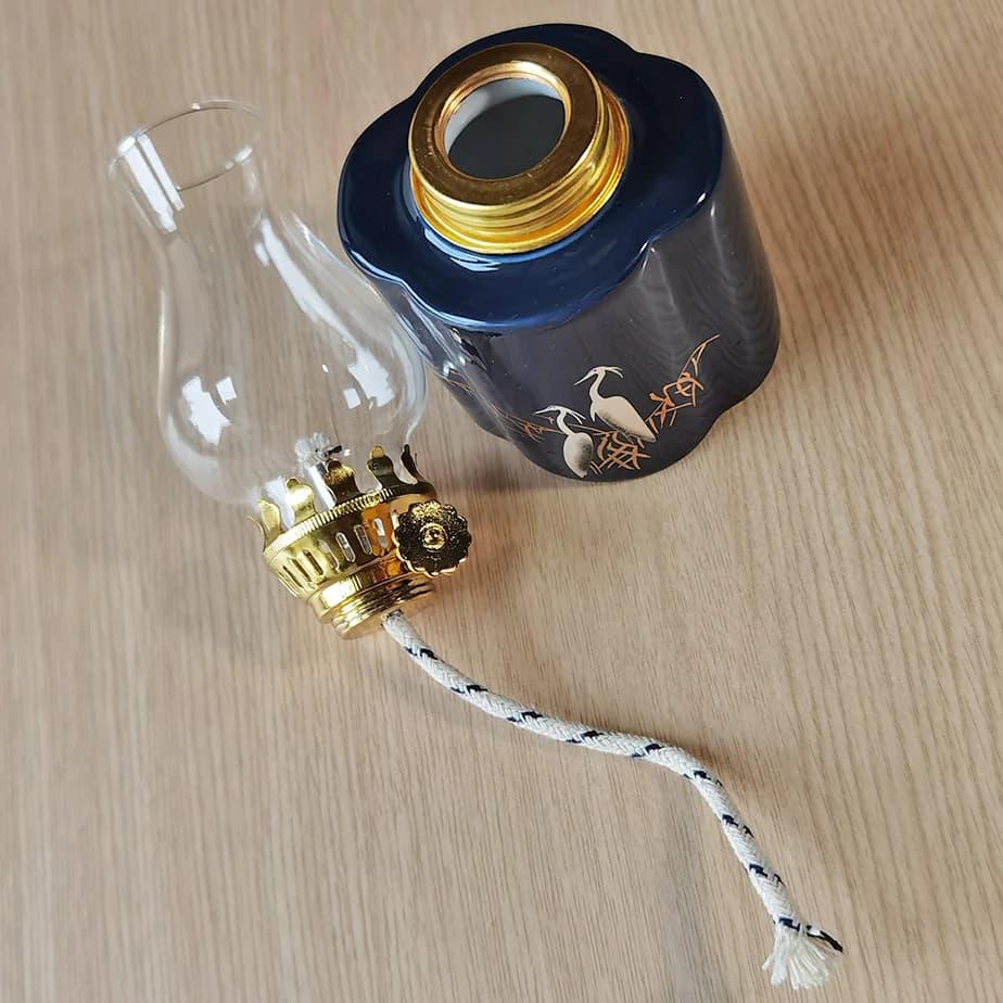 Lampe à huile vintage en céramique, lanterne à kérosène de 7.17 pouces avec flamme réglable pour la méditation, le camping et la décoration intérieure