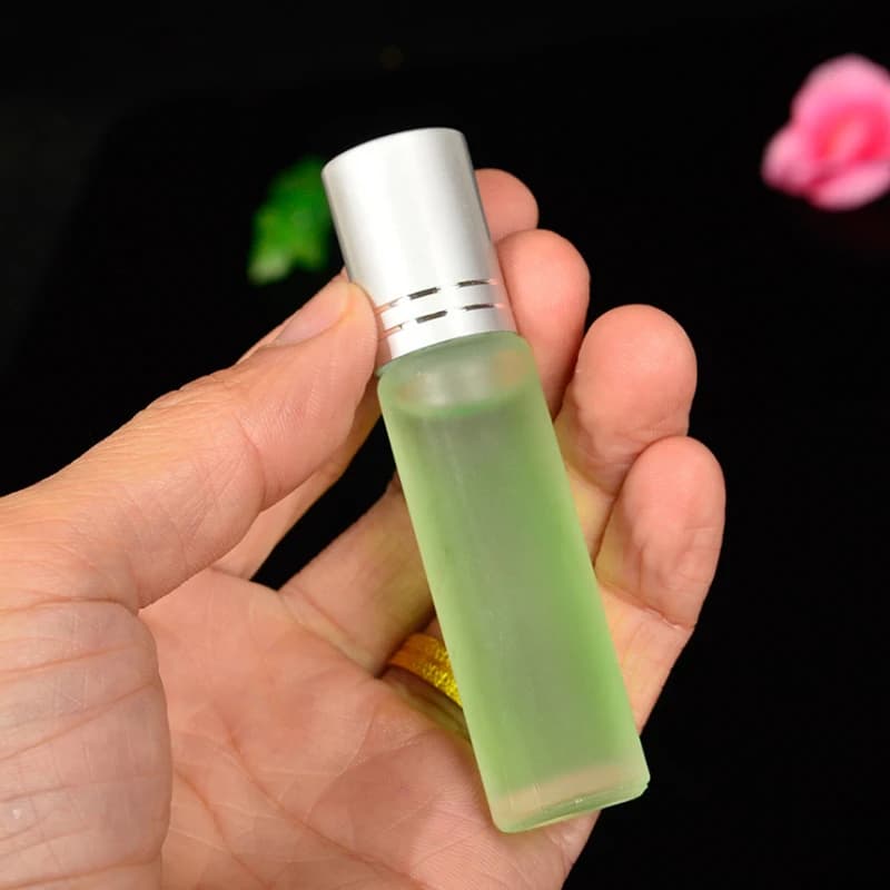 Flacon roll-on 10 ml d'huile essentielle d'armoise 100 % pure et naturelle - Extraction par méthode ancienne pour la vente en gros