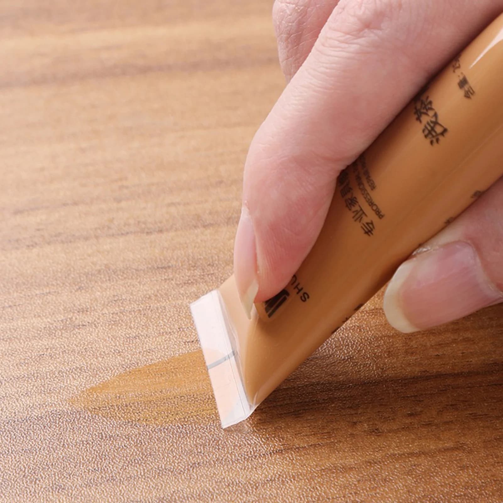 Réparation de peinture à gratter pour plancher de remplissage de bois
