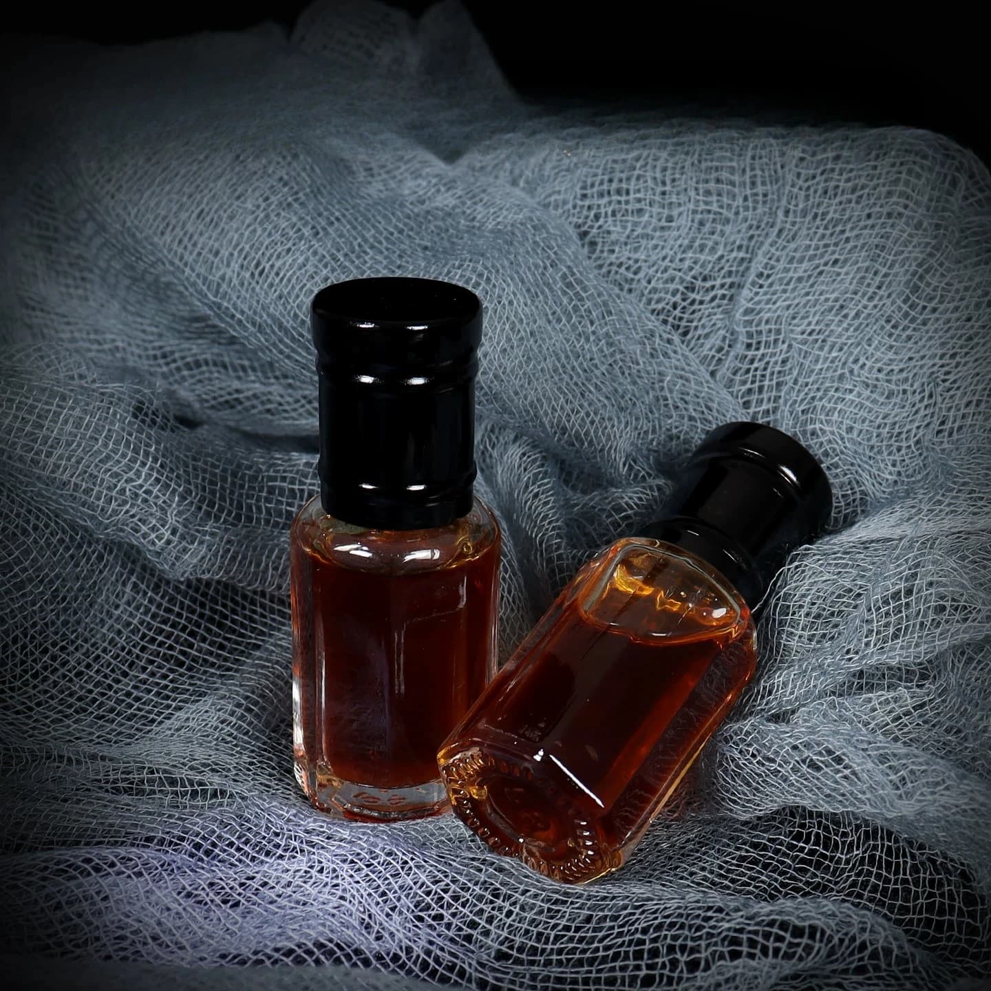 Huile Essentielle d'Agarwood du Myanmar Pure Non Diluée Sans Additif Naturelle Pour la Maison, le Culte, la Méditation et Favorisant le Sommeil