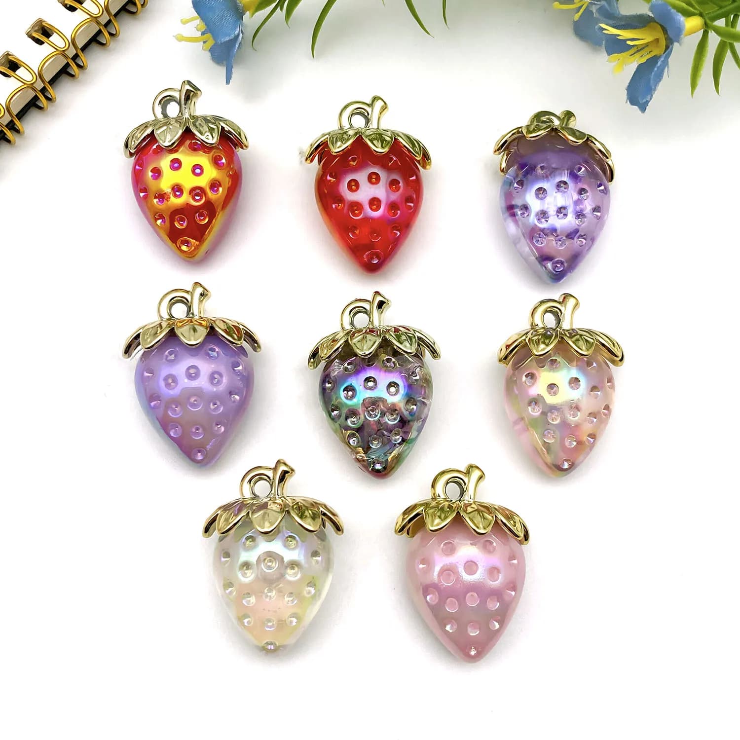 4/8 pièces de breloques succulentes aux fraises 3D – Créez des adorables bijoux DIY! (Parfait pour les accessoires d'été et la fabrication de cadeaux)