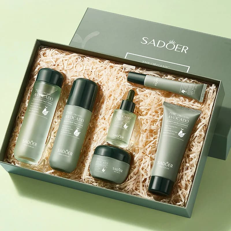 L'ensemble de 6 pièces de soin de la peau d'avocat comprend une crème nourrissante et hydratante pour les yeux, une crème pour le visage et des produits de soin anti-rides.