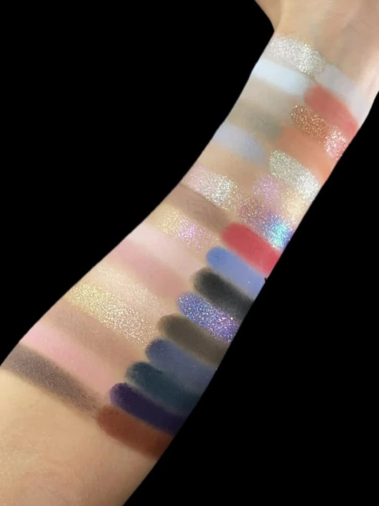 Qianyan Cheeryep 16 couleurs Palette d'ombres à paupières Rock Dream Core bleu foncé facile à porter yeux maquillage à haute Saturation