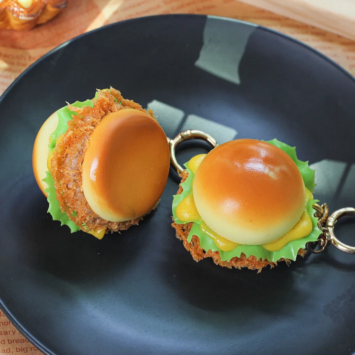 1 Pendentif Cheese Burger, Breloque de sac en forme de tarte aux fromage, jambon et œuf, Décoration à suspendre au voiture