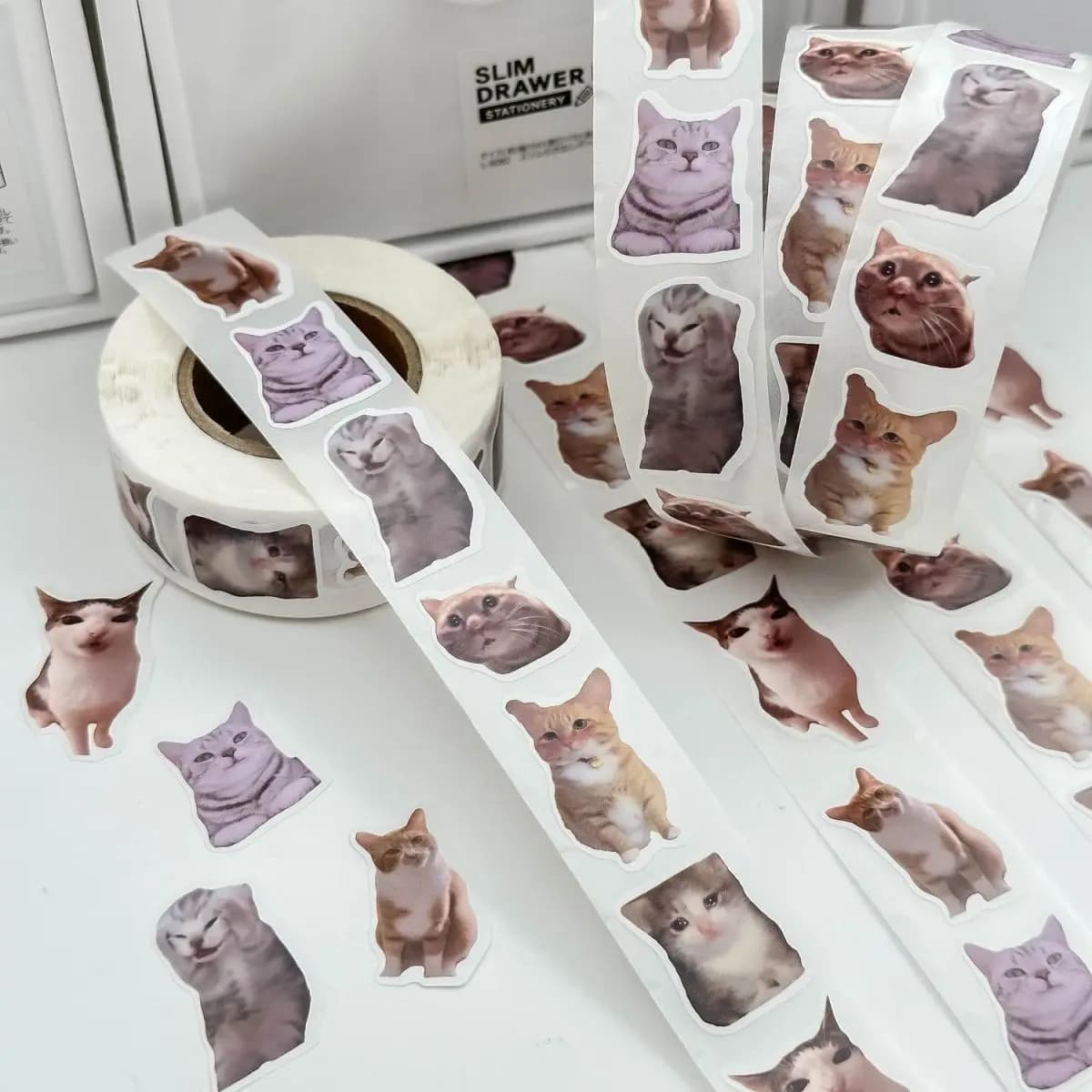 Rouleau d'autocollants chaton chat Ins, 500 pièces/rouleau, ruban d'étanchéité auto-adhésif, étiquette mignonne et amusante, autocollants décoratifs pour manuel de bricolage