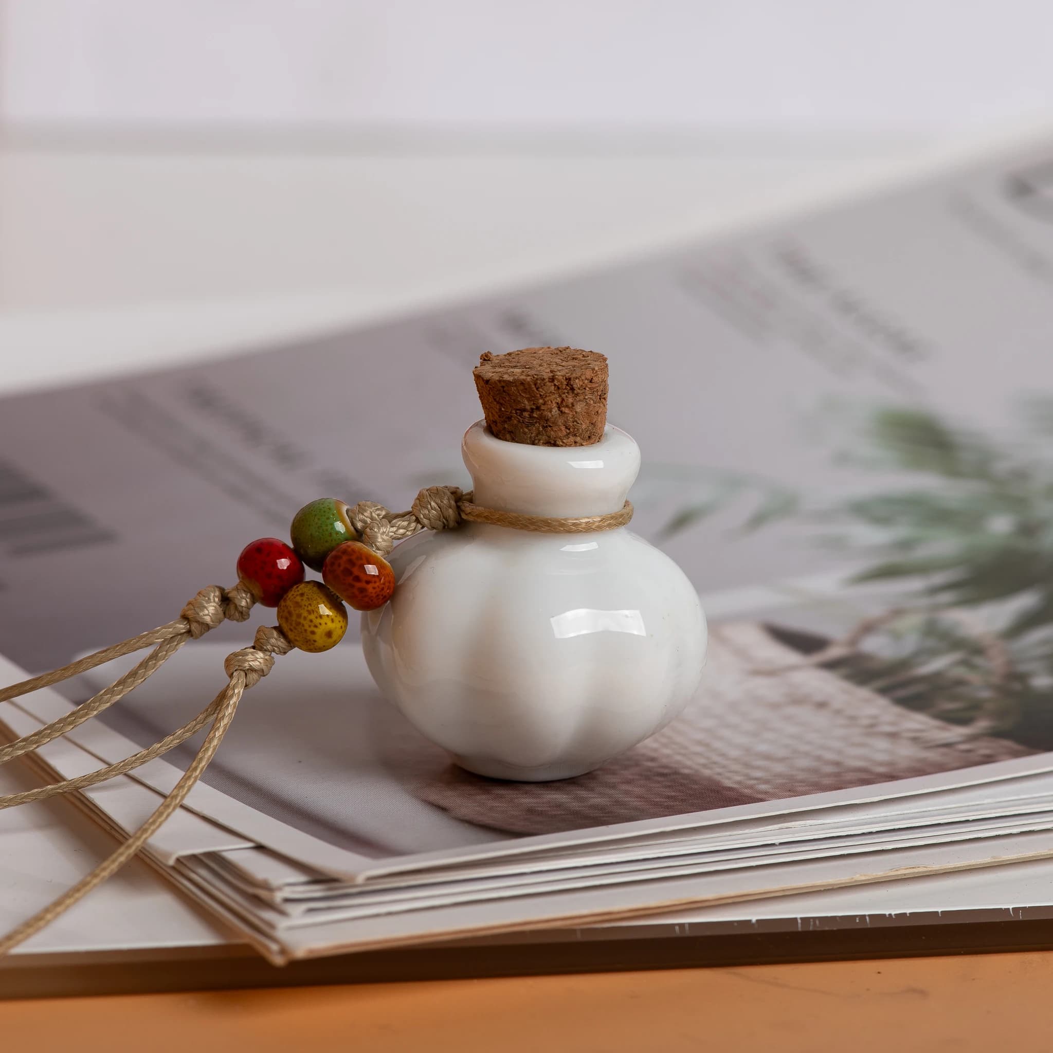 Pendentif de bouteille de parfum en céramique fait à la main