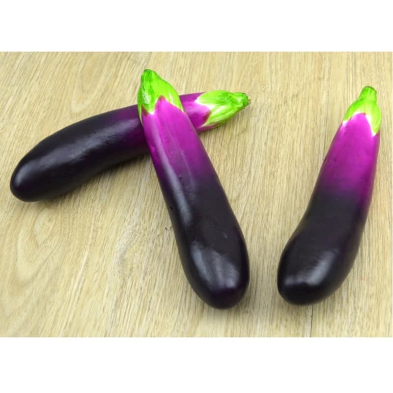 Aubergines en mousse pour photographie