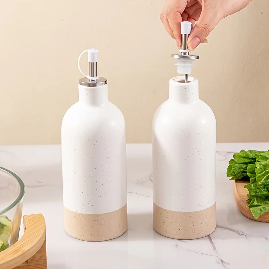 Bouteille distributrice d'huile d'olive en céramique avec goutte-à-goutte d'huile en acier inoxydable, adaptée à la cuisine, au pendaison de crémaillère et au cadeau de vacances 1/2 pièces